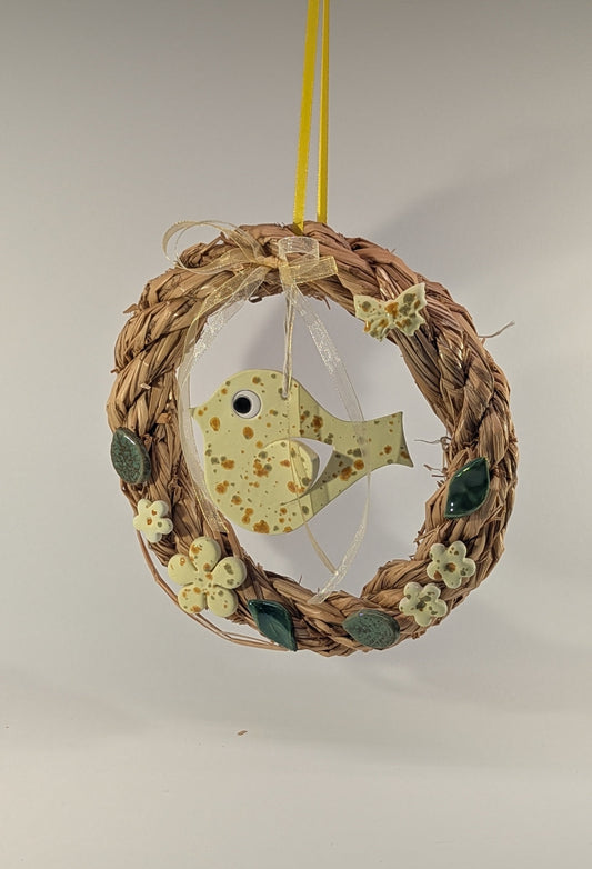 Ghirlanda di primavera con fiori e uccellino in ceramica artigianale