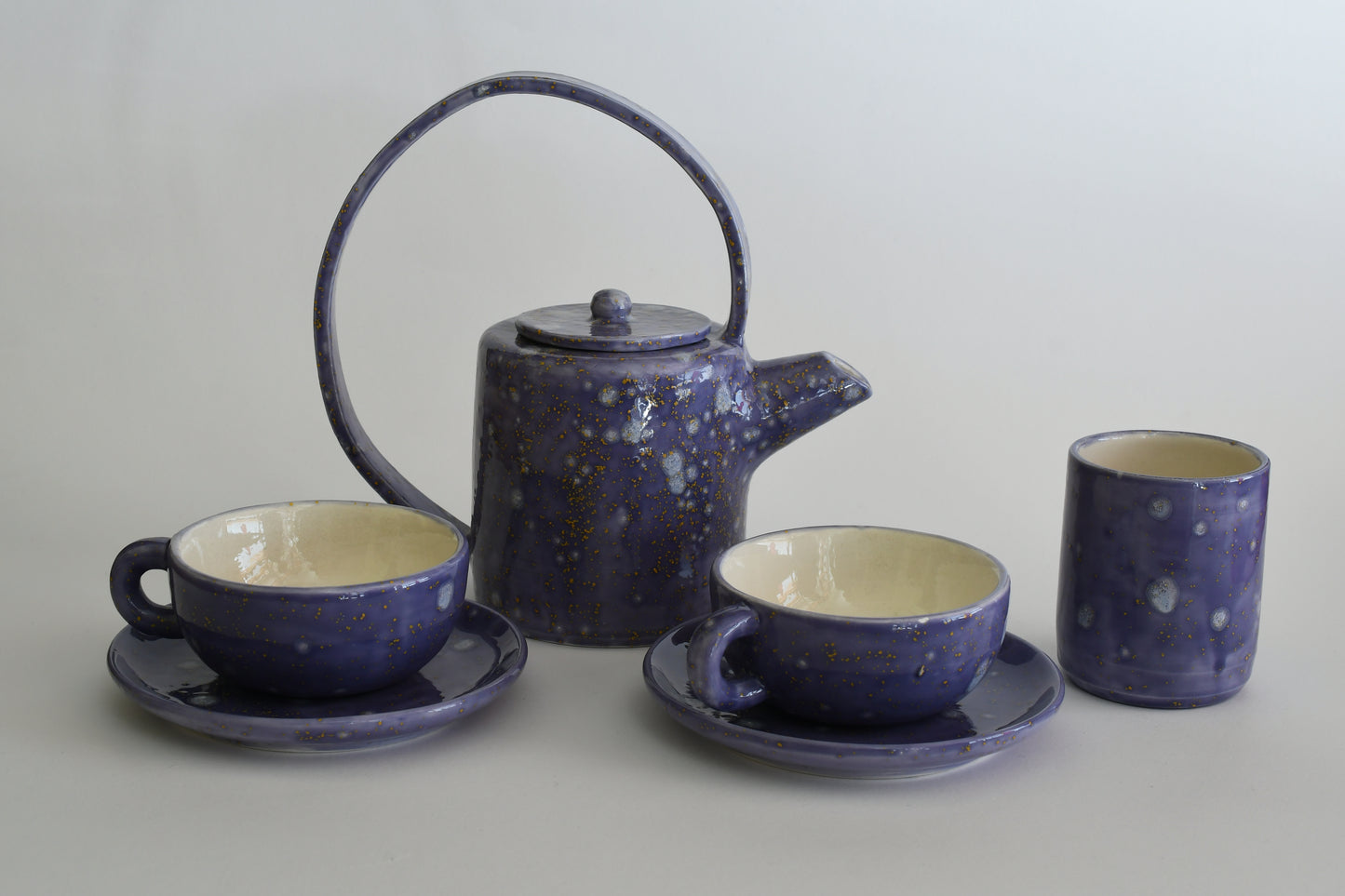Servizio da tè in ceramica smaltata lilla e giallo oro