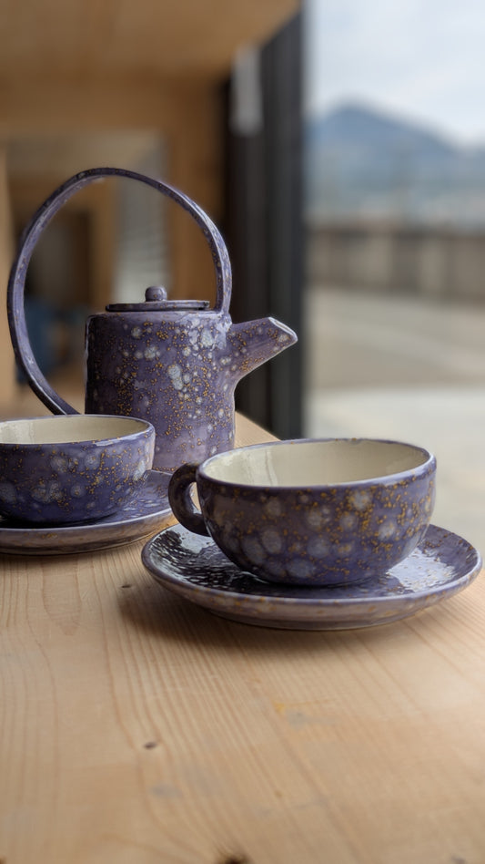 Servizio da tè in ceramica smaltata lilla e giallo oro
