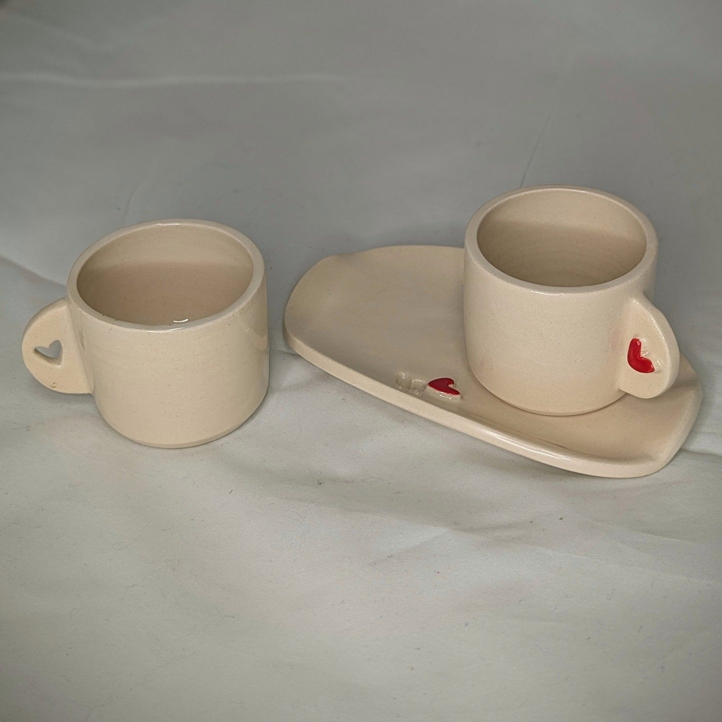 Coppia di tazzine da caffè con cuoricini